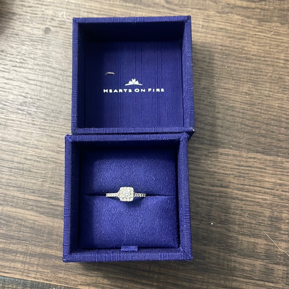 Hearts On Fire princess cut 0.86ct engagement ring